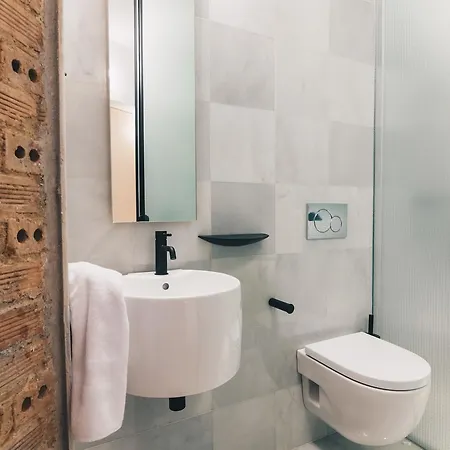 Moyua By People ビルバオ